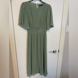 Beautiful green Zara dress. MIDI length. Size XS. Never worn